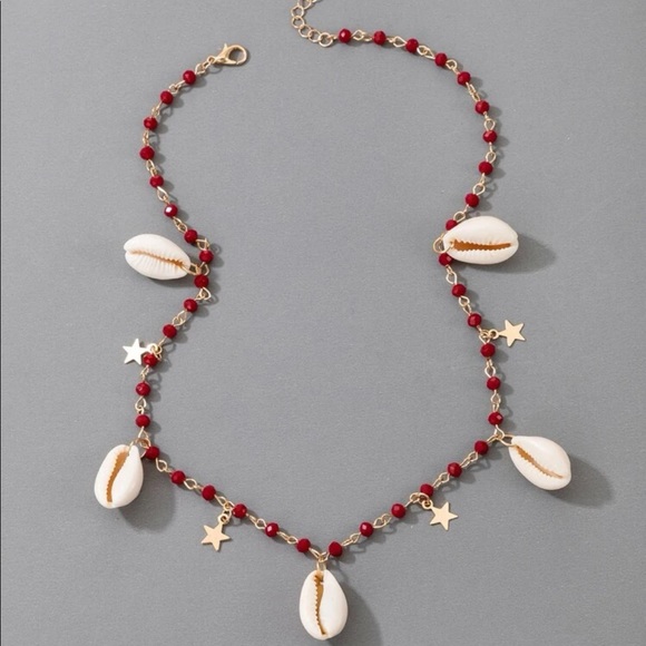 Beaded shell gold detailed necklace 🌿 - Picture 1 of 4